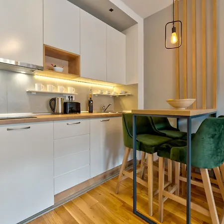 Biser Titova * 兹拉蒂博尔